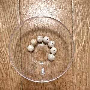 White with veining glass beads - qty 7